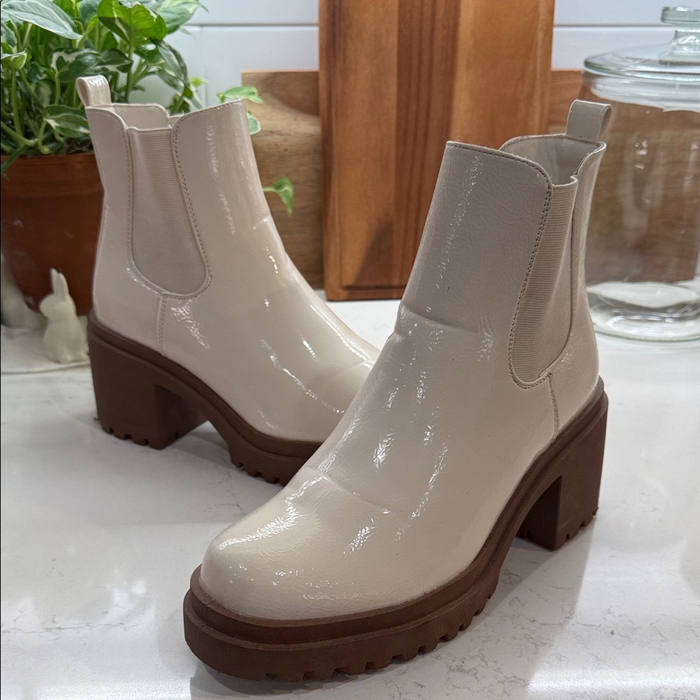 Cream Heeled Chelsea Boots